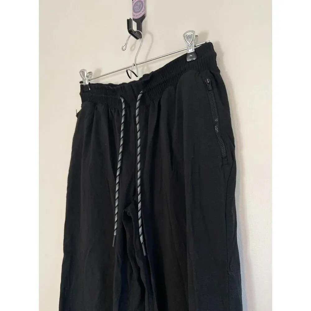 Athleta Trekkie Straight Crop Pant in BLACK Size 4
